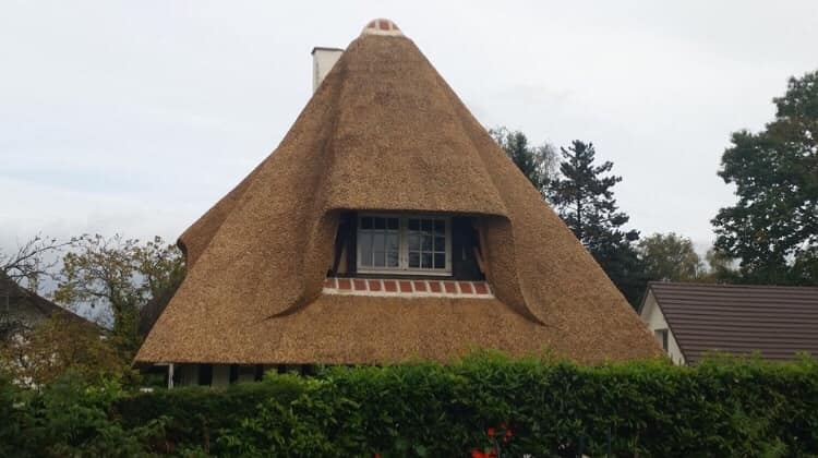 toiture en chaume rénovée pas nos chaumiers en Normandie - Art et Elégance Couverture